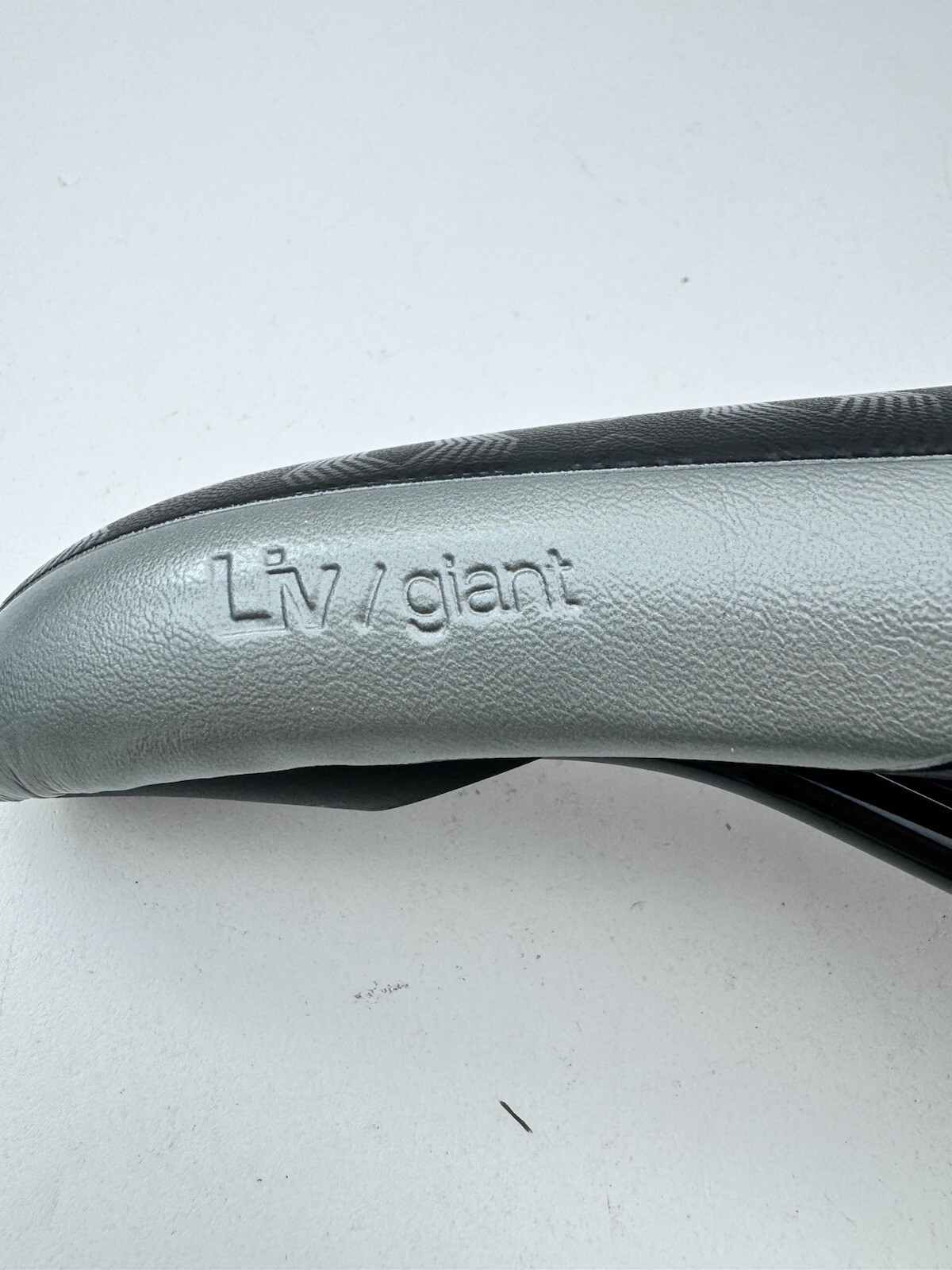 LIV Giant Saddle Seat New Road Hybrid Mountain MTB Bike Velo Black A82