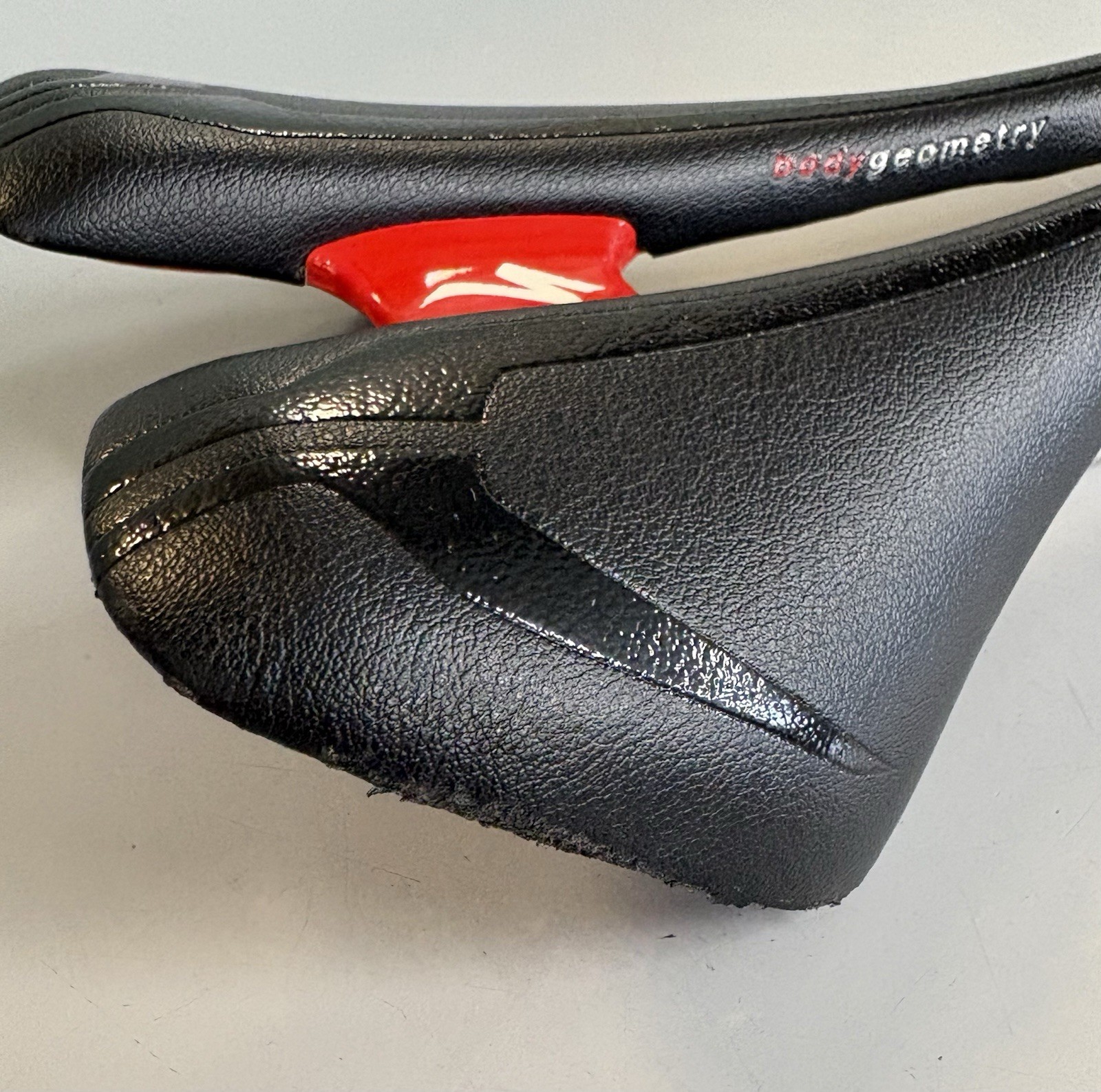 Specialized Romin Evo Expert Saddle 143mm Black/Red Hollow Titanium Rails