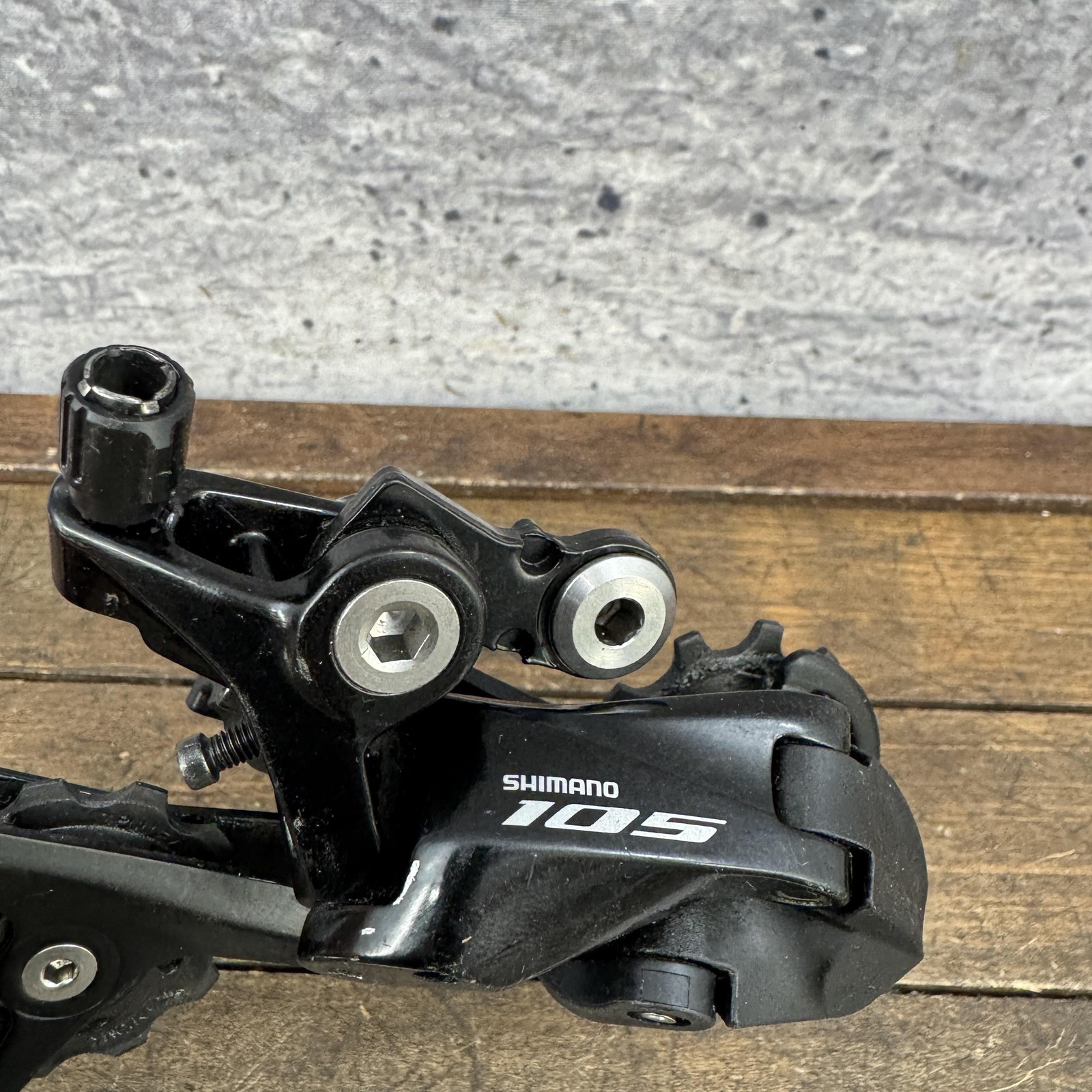 Shimano 105 RD-R7000 Rear Derailleur 11 Speed Medium Cage Black Road 225g