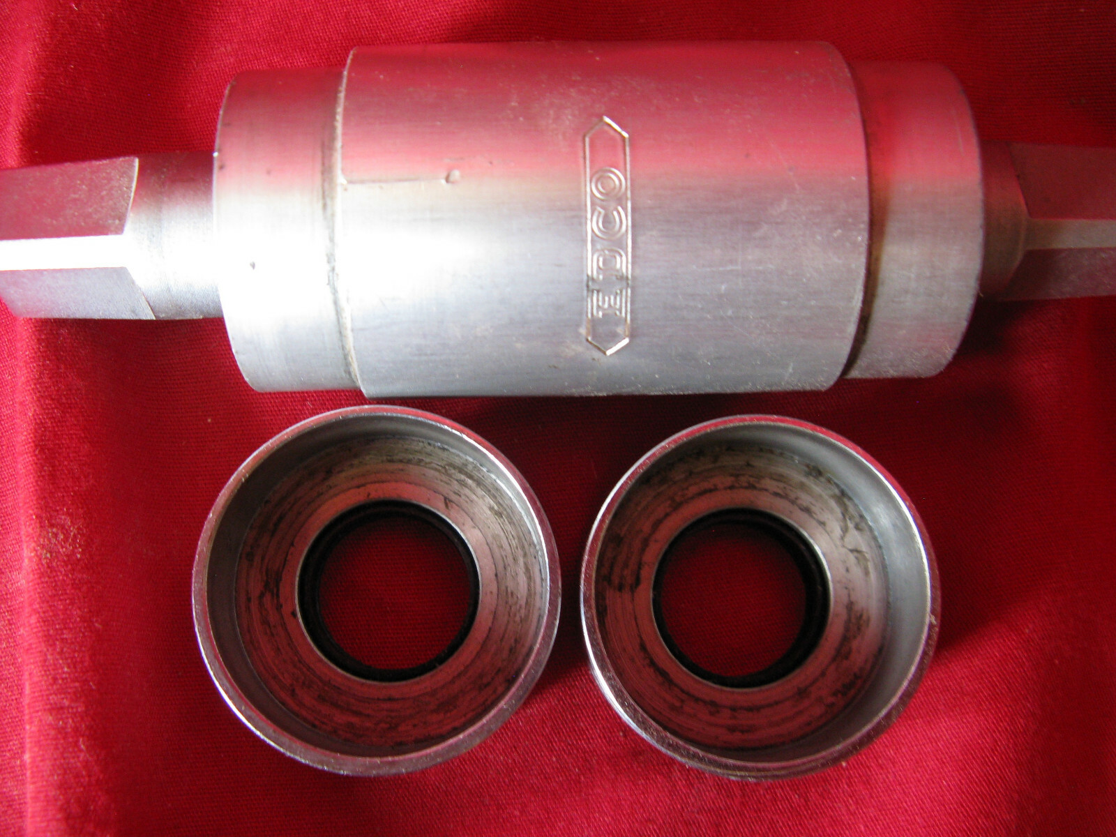 EDCO threadless Bottom Bracket