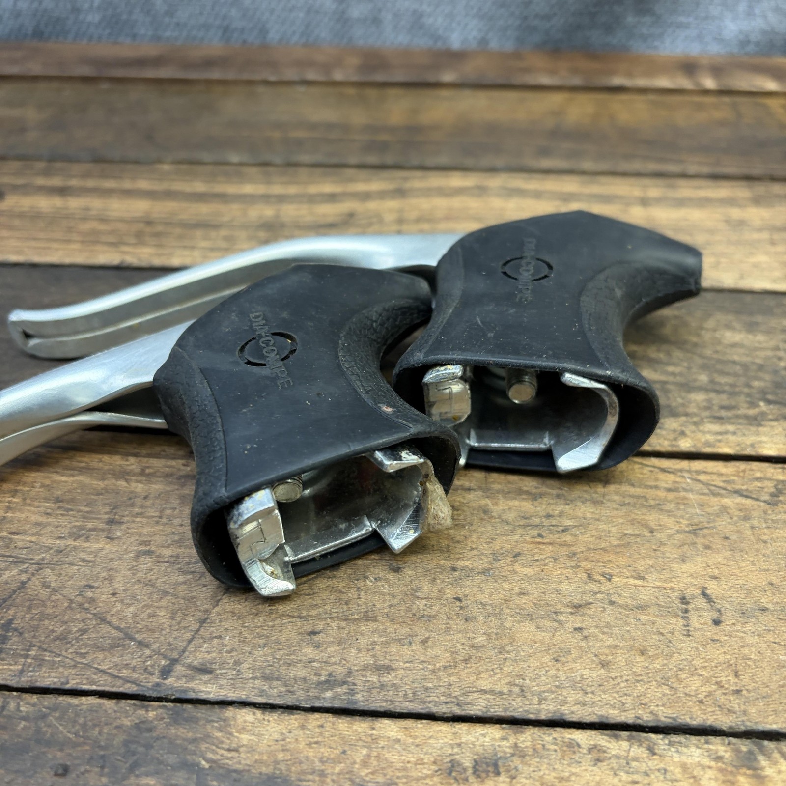 Vintage Dia-Compe Brake Levers Pair Non-Aero Hoods 4-Finger Drop Bar NO Clamps