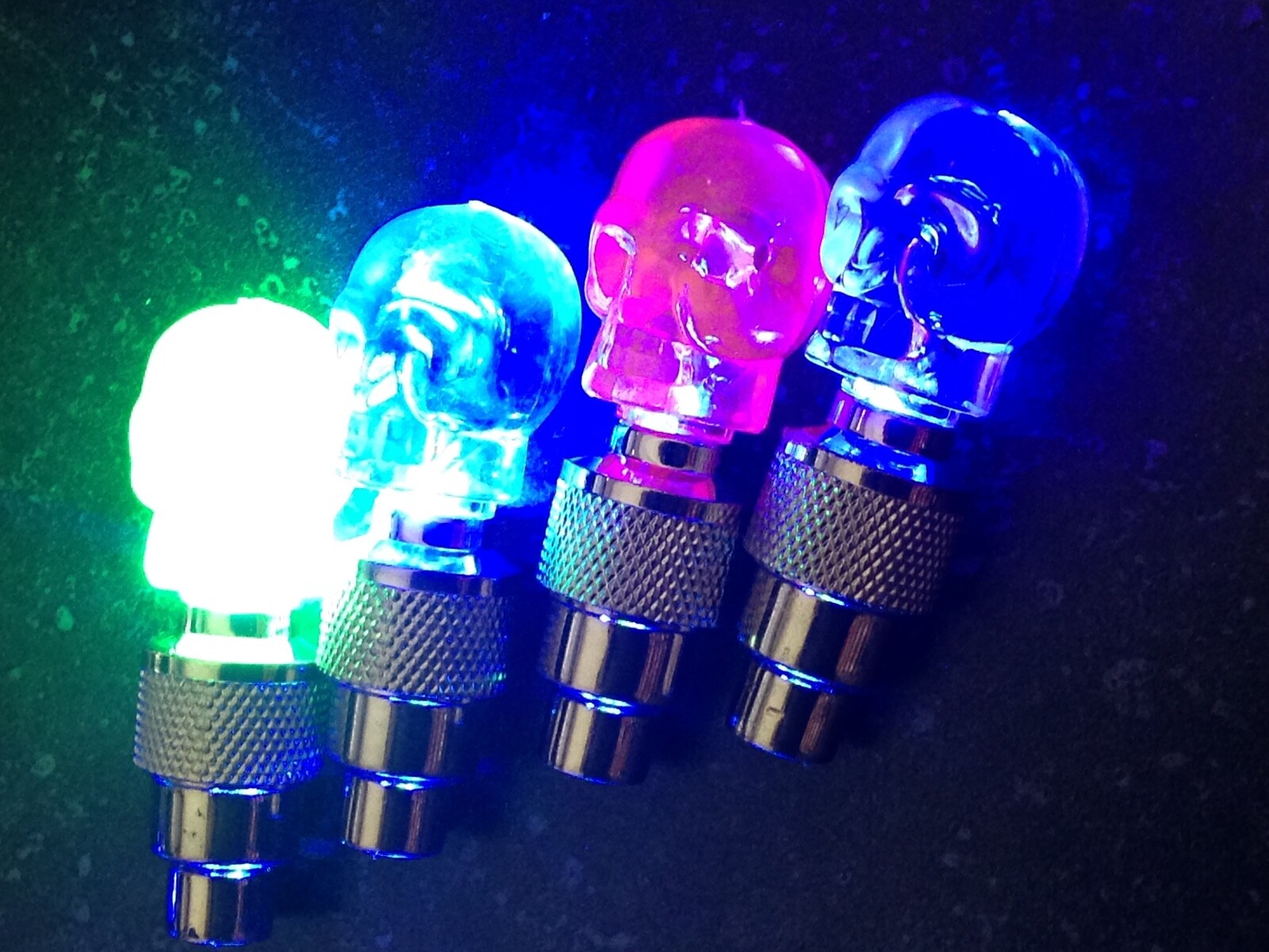 1 INDIVIDUAL SKULL LED CAP bike valve stem flashing Light Bicycle Wheel Tire Car