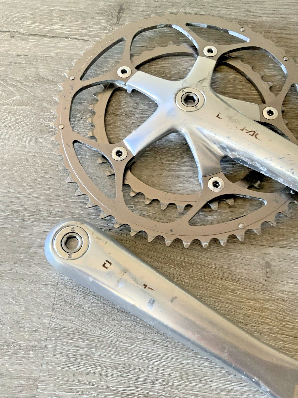 SHIMANO DURA ACE CRANKSET 7700 DOUBLE 172.5 MM ARMS 53-39 TOOTH OCTALINK