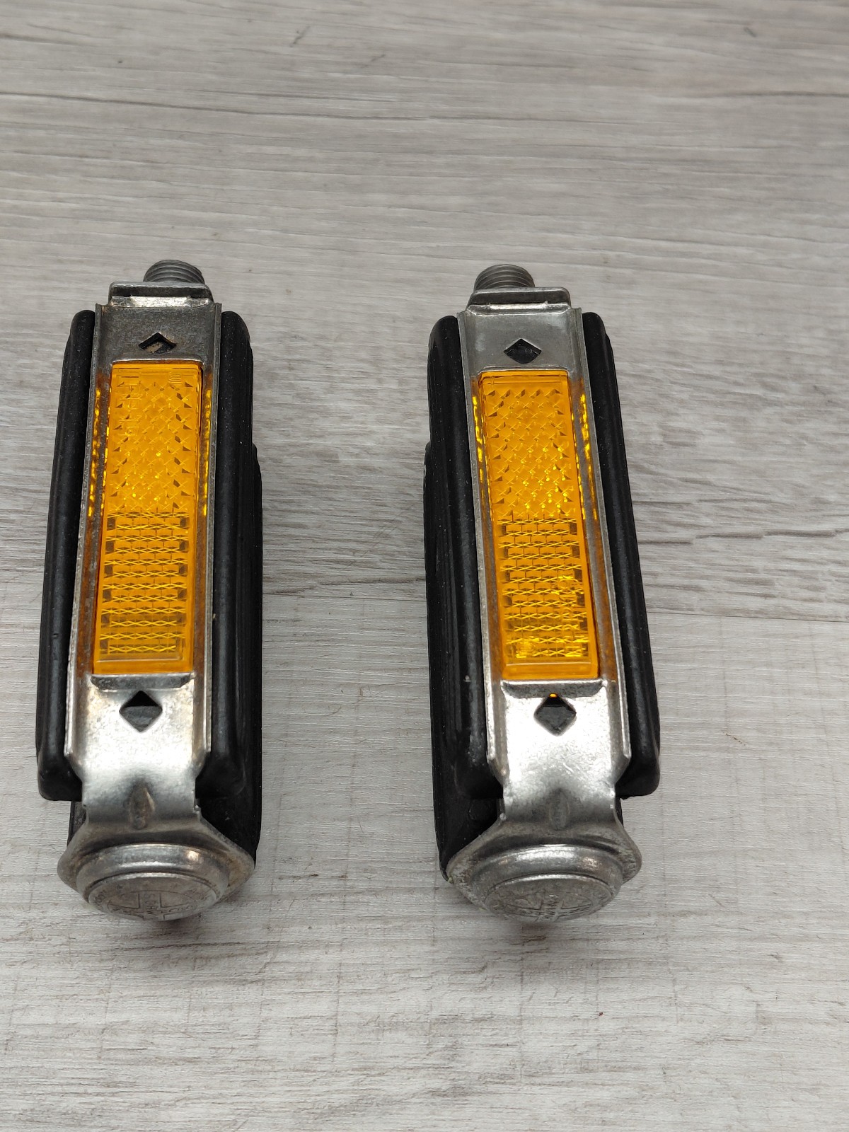 Vintage 60’s, 70’s Schwinn Bow Pedals 1/2″ K10490 U30 Block Stingray W/Reflector