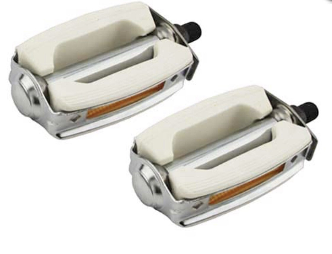 Krate Rubber Pedals, White/Chrome 1/2