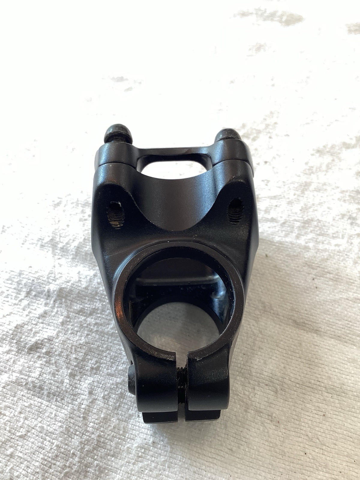 TruVativ Descendant Stem – 40mm, 31.8 Clamp, +/-0, 1 1/8″, Aluminum, Black