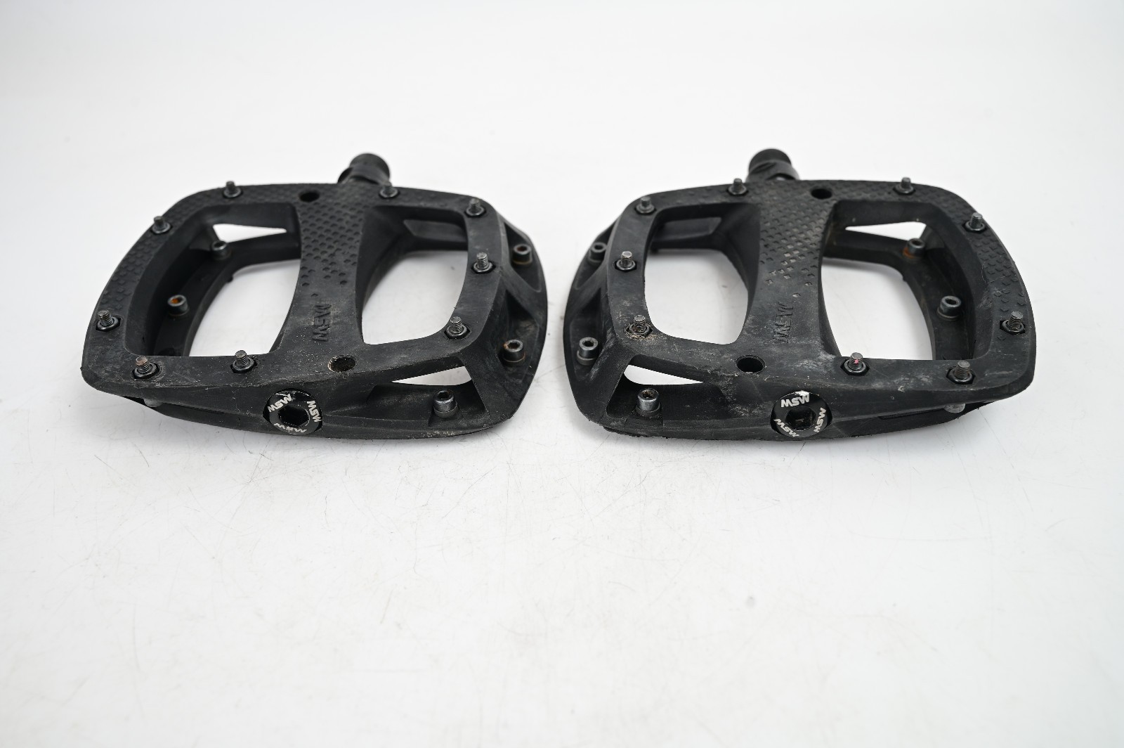 MSW Thump Pedals with Replaceable Pins – Platform Composite 9/16″ Black MTB Bike