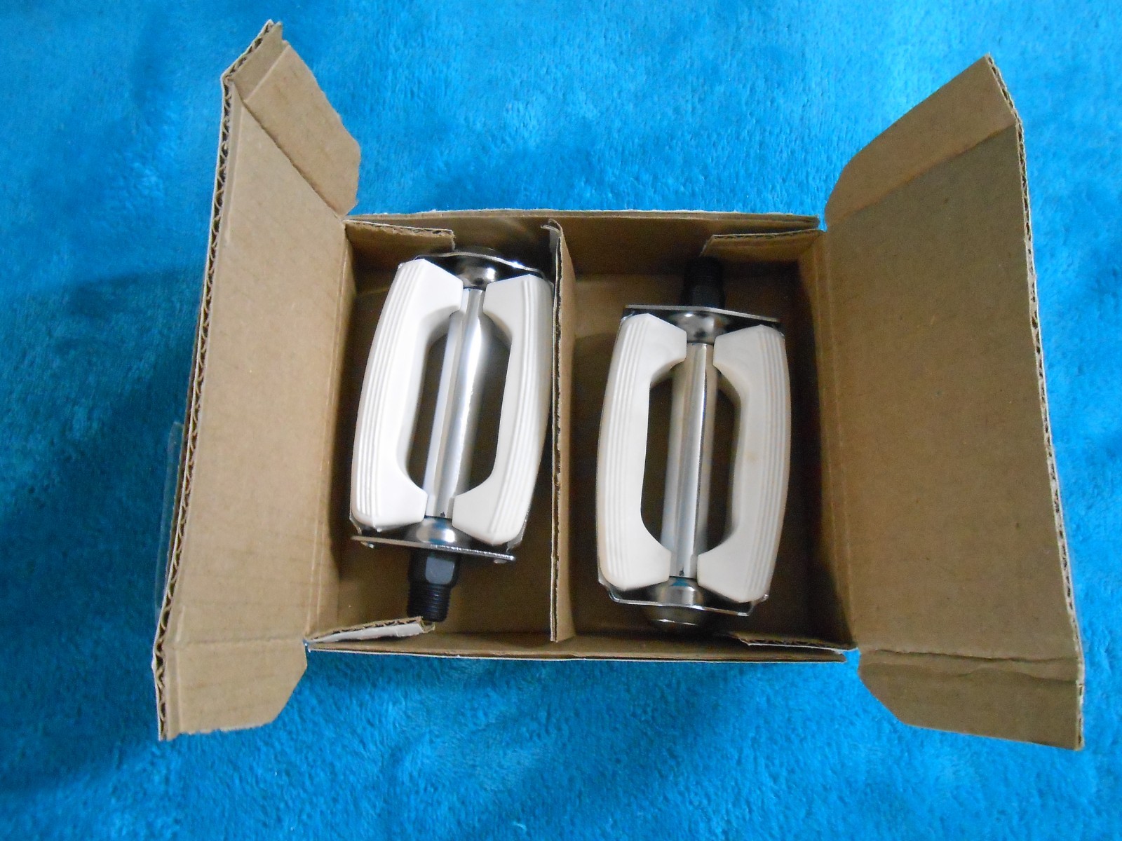 NEW BICYCLE 9/16» WHITE Chrome PEDALS FOR 3 PC. CRANK BIKES: BMX, MTB, Ebike