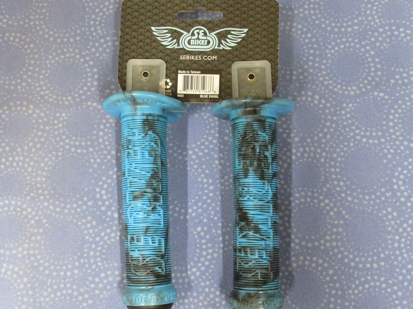 SE Racing BMX Bike Life Blue Swirl Flanged Handlebar Grips 5-1/2″ Fit 7/8 Bar