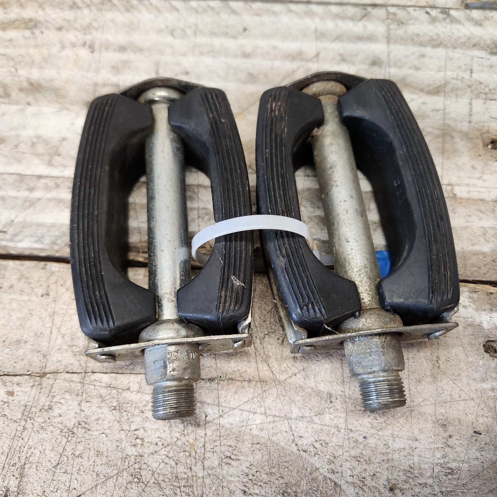 1960s UNION Bow Pedals 9/16 Cruiser Muscle Bike Ratrod Cruiser Black