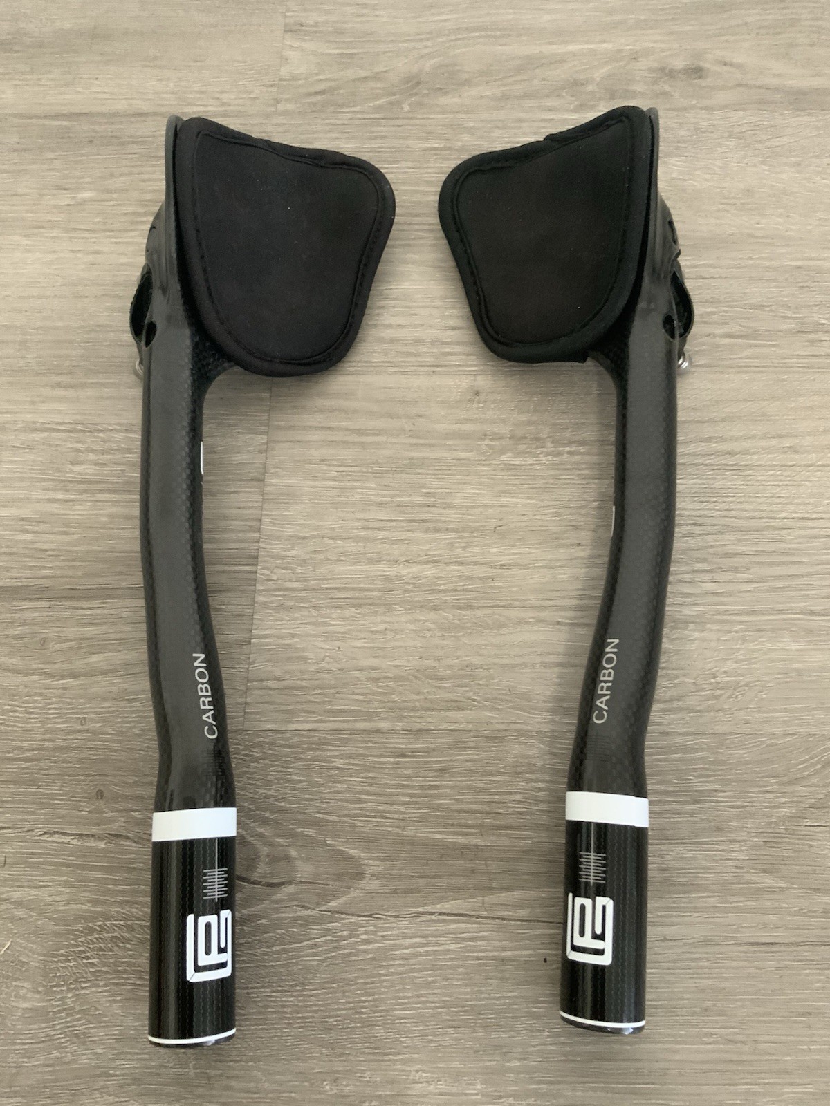 PLATT CARBON BAR EXTENSIONS (2) W/ ARM RESTS & PADS 34 CM 31.8 MM CLAMP 334 GRAM
