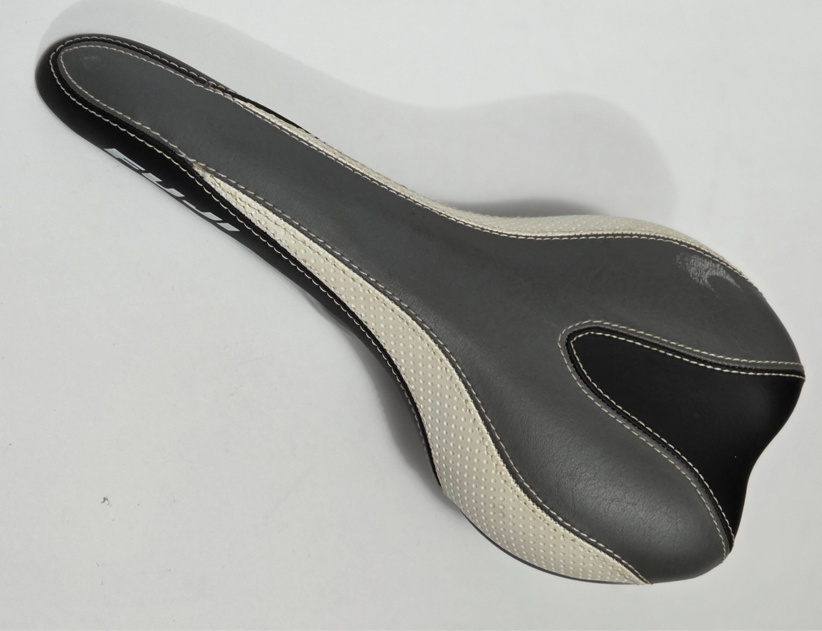 Vintage Fuji Velo Series Bike Bicycle Saddle Seat – grey, white, and black clean