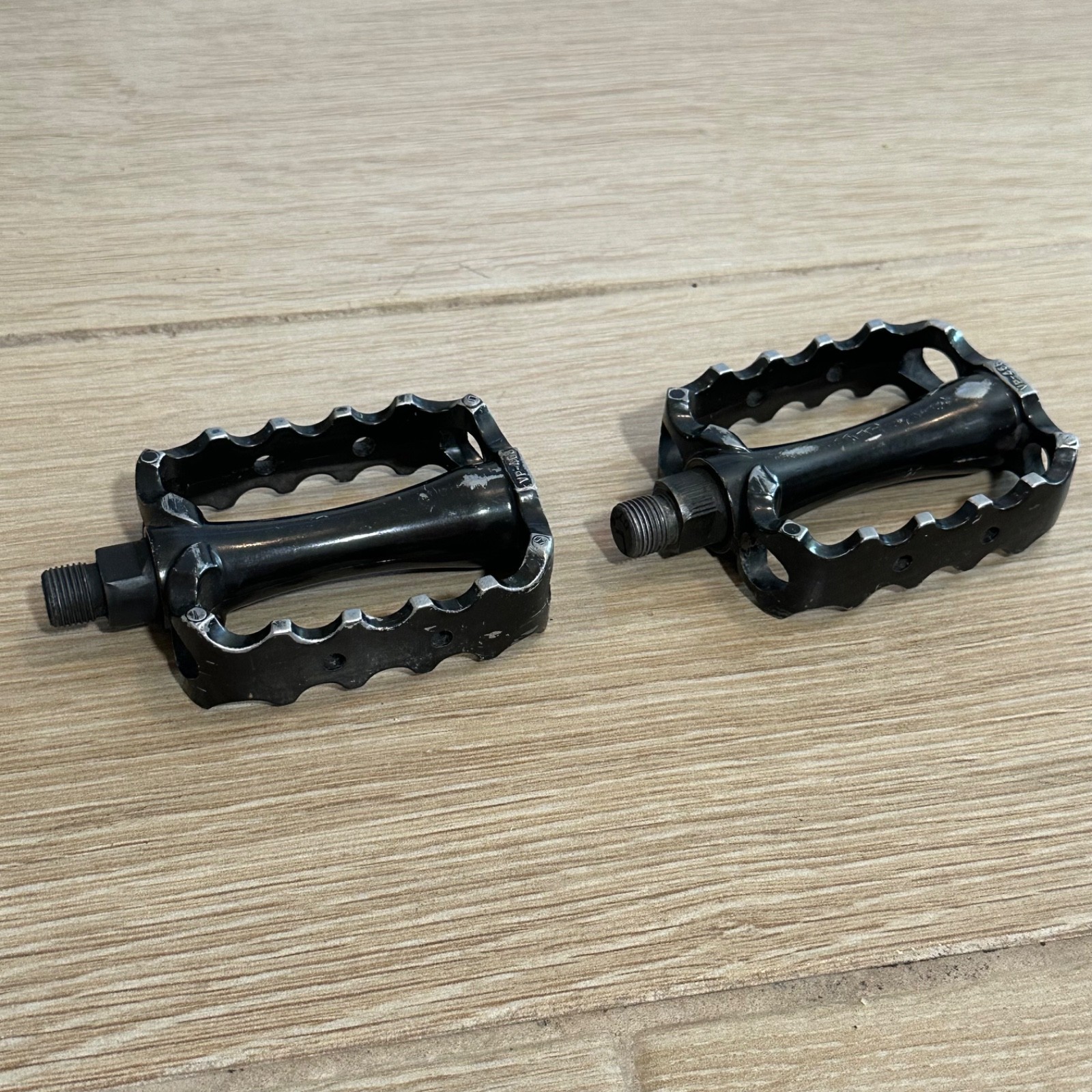 VP-468 K218 Black 9/16in Old Mid School Vintage Pedals