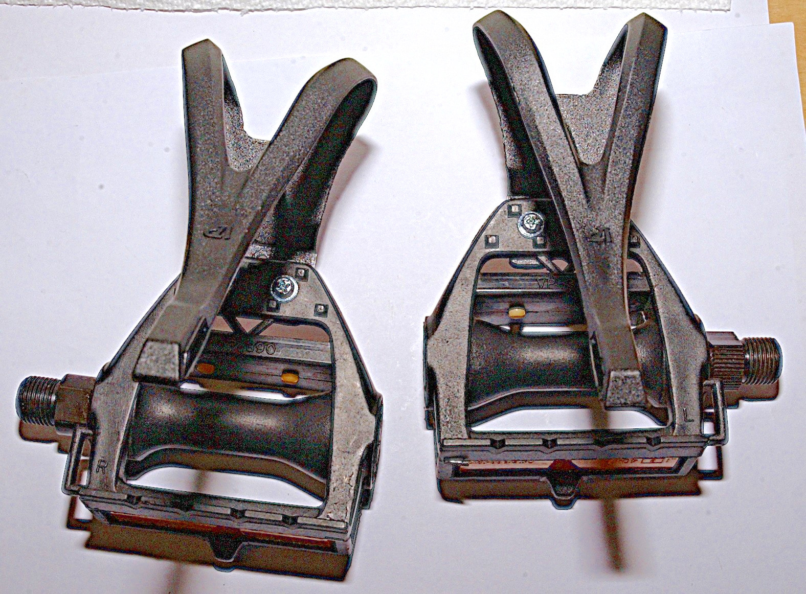VP-390 PLATFORM Plastic PEDALS & Toe-Clips for your Road, Tour, Fixed Gear BIKE