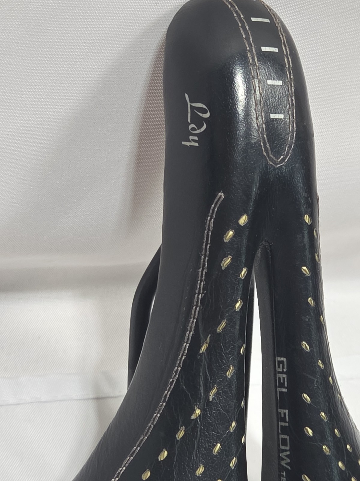 Selle Italia Gel Flow Technology Ldy Women’s Cutaway Gel Bicycle Saddle, Black