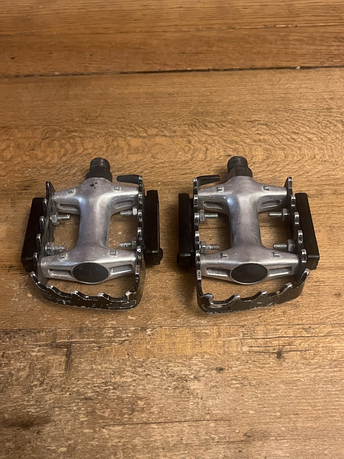 Vintage Unbranded Flat/Platform Pedals LU-897+ Cateye Reflectors 90s MTB
