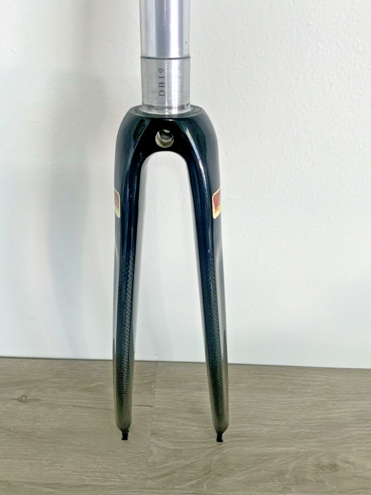 WEYLESS CARBON FORK 700C THREADLESS 1 1/8 542 GRAMS 258 MM STEERER