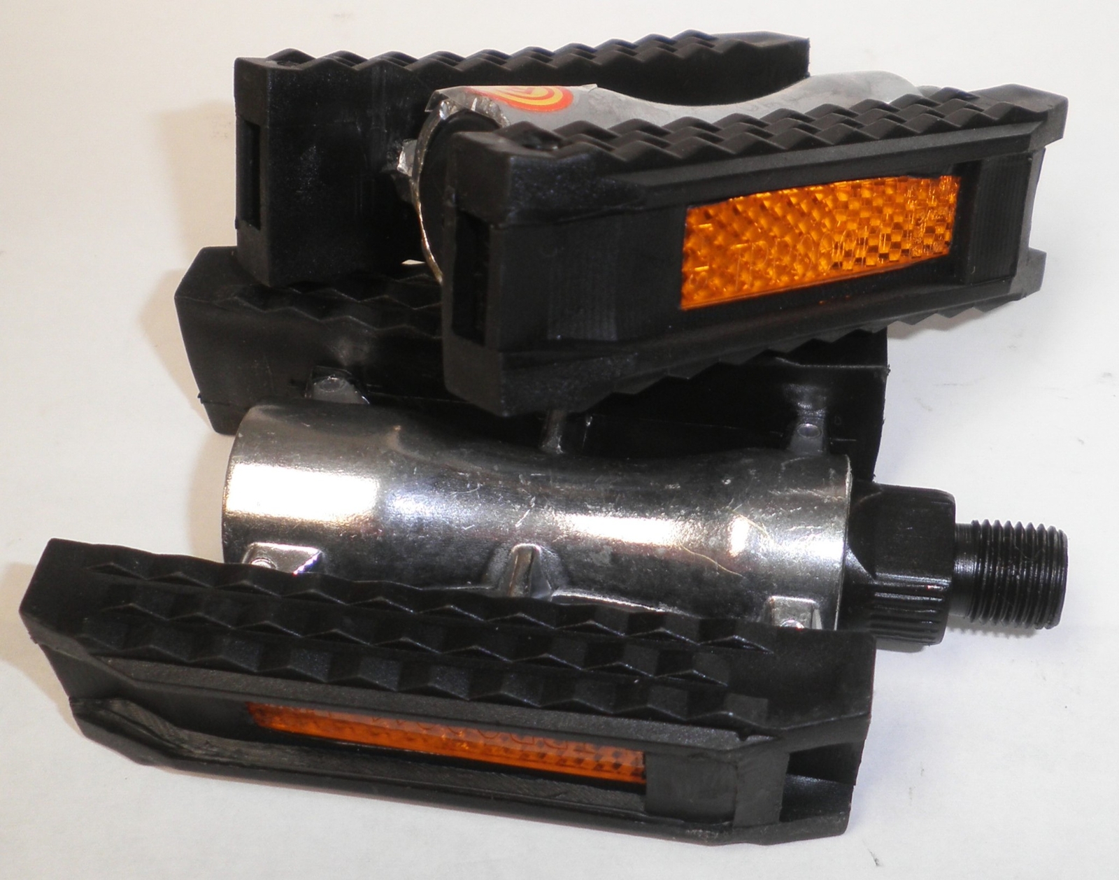 FP BLACK PLASTIC/STEEL BICYCLE PEDALS 9/16″ W/REFLECTOR BIKE PARTS 178