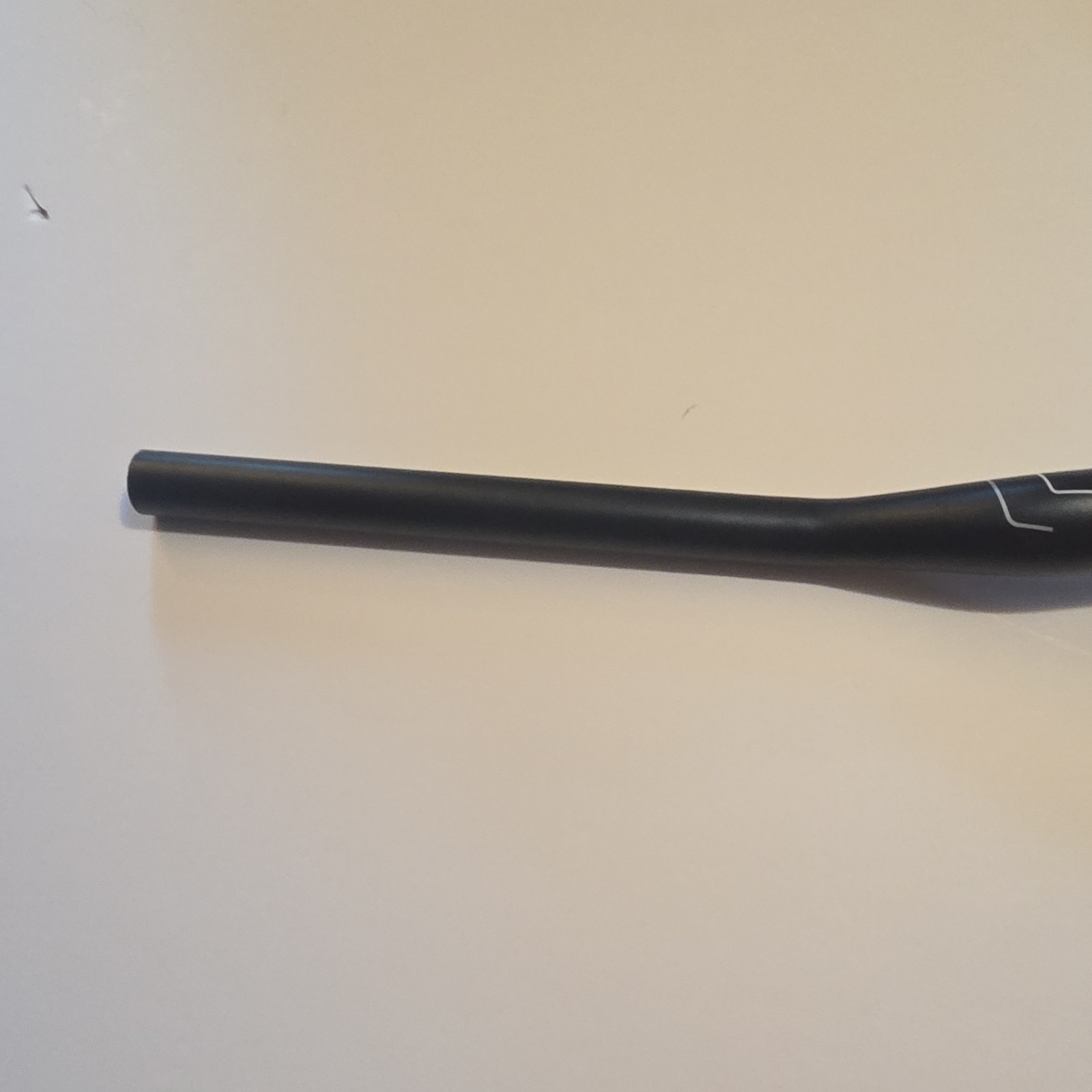 Giant Connect Bicycle Handlebars 31.8mm Clamp 690mm Width Black