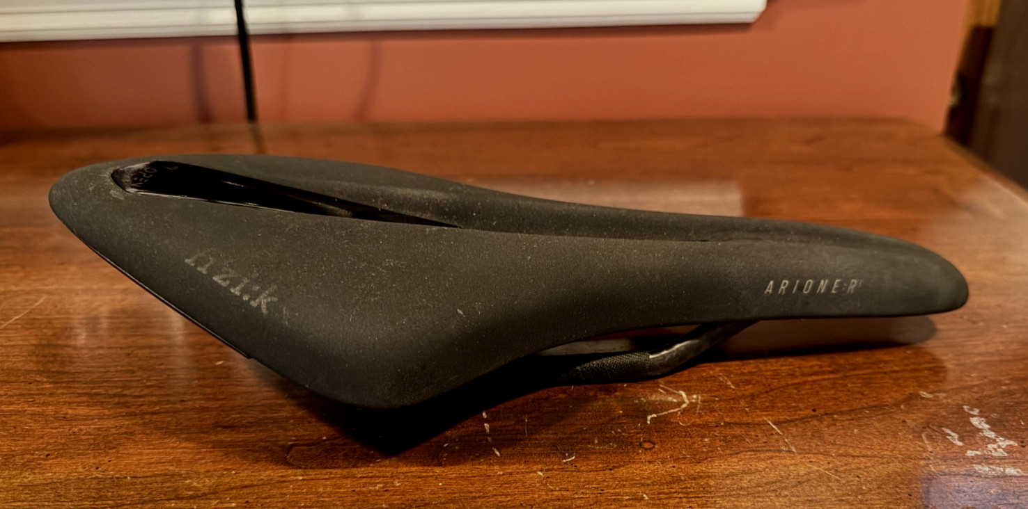 Fizik Arione R1 Open Regular Carbon Rails (Used)