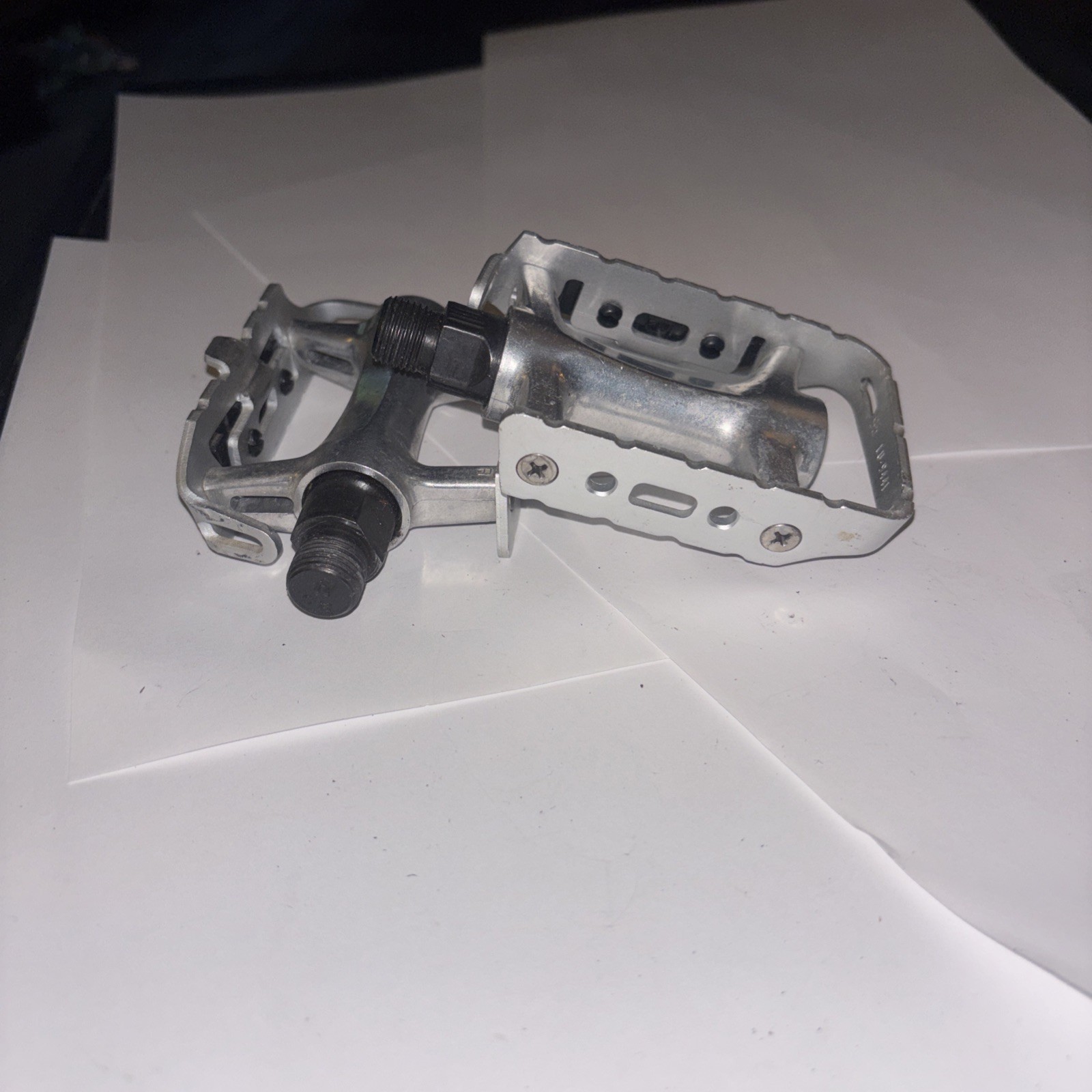 Wellgo LU-944 Mountain Biking Road Touring Pedals 9/16″ Silver Color