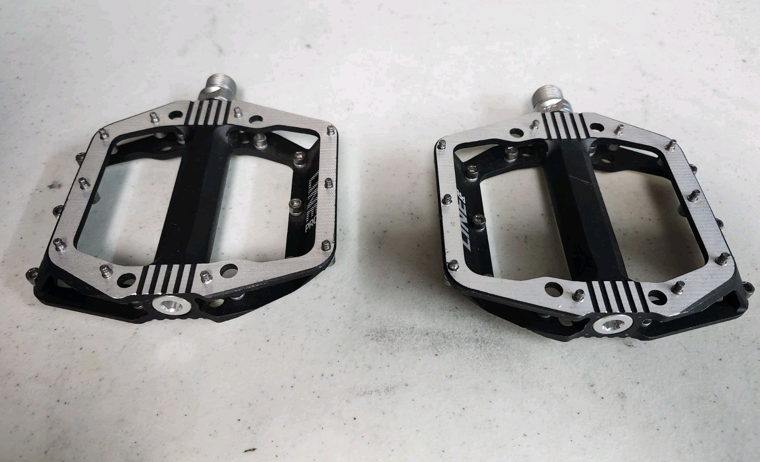 Bontrager Line Pro Flat Pedals, Aluminum, 9/16 spindle, Black Silver