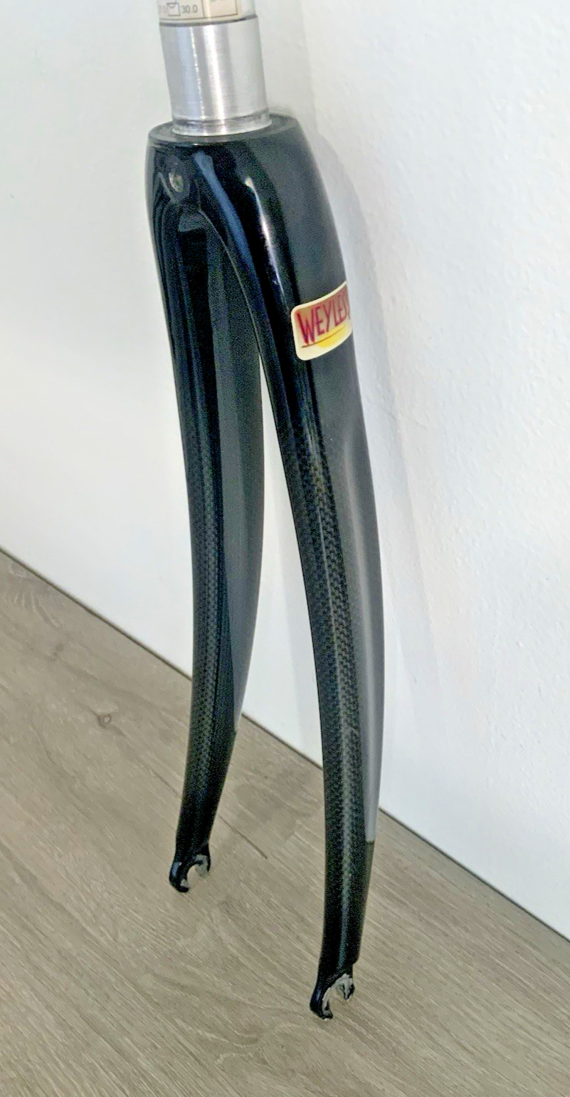 WEYLESS CARBON FORK 700C THREADLESS 1 1/8 542 GRAMS 258 MM STEERER