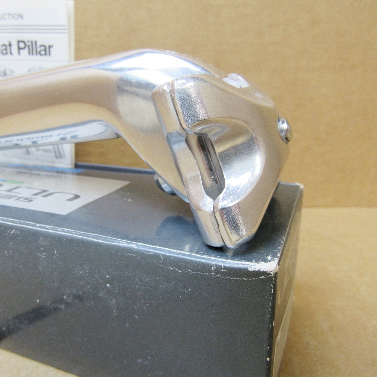 New-Old-Stock Shimano «600 Ultegra» Aero Seatpost (Size 26.0 mm x 200 mm)