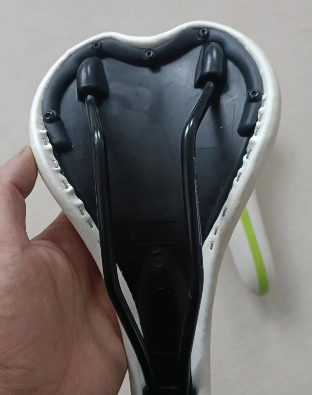 NEW GT SADDLE SEAT BY WTB ROAD MTB WHITE GREEN 139MM WIDTH