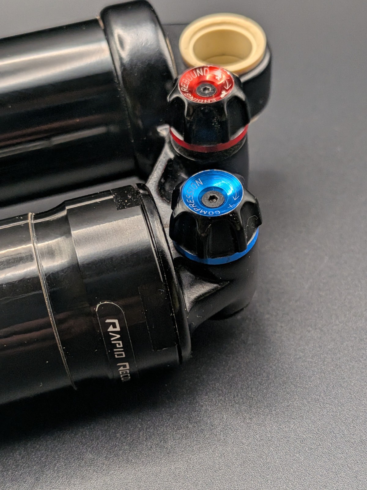 RockShox Vivid Air R2C Rear Shock – 216x63mm (M/M Tune) – Tested!