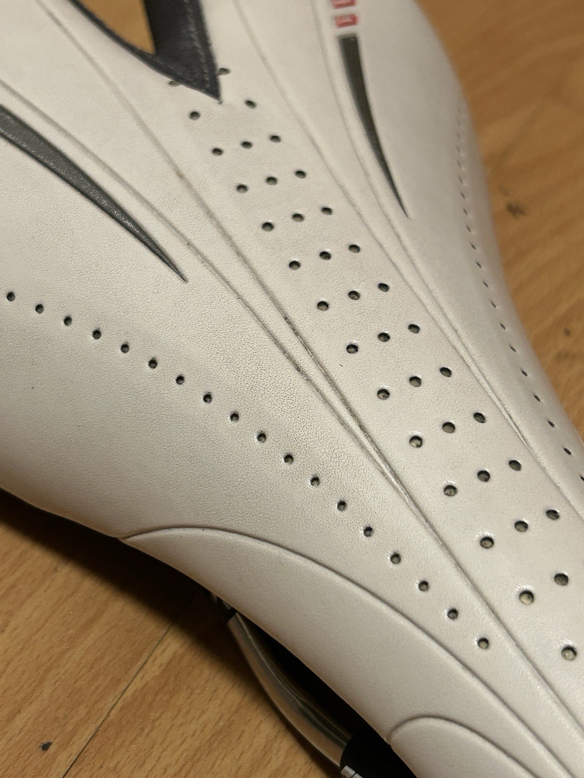Bontrager Race X Lite Saddle, White, Road Bike, Titanium Rails Ti 220g 135mm