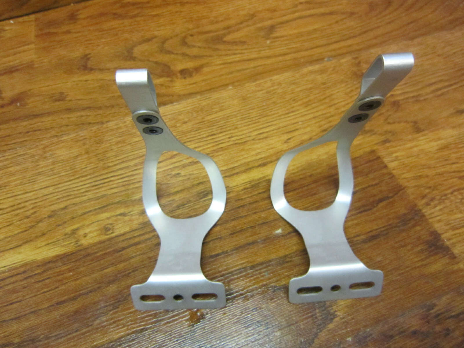 NOS ALE TOE CLIPS – SILVER ANODIZED ALLOY – MEDIUM – 97 L.D.