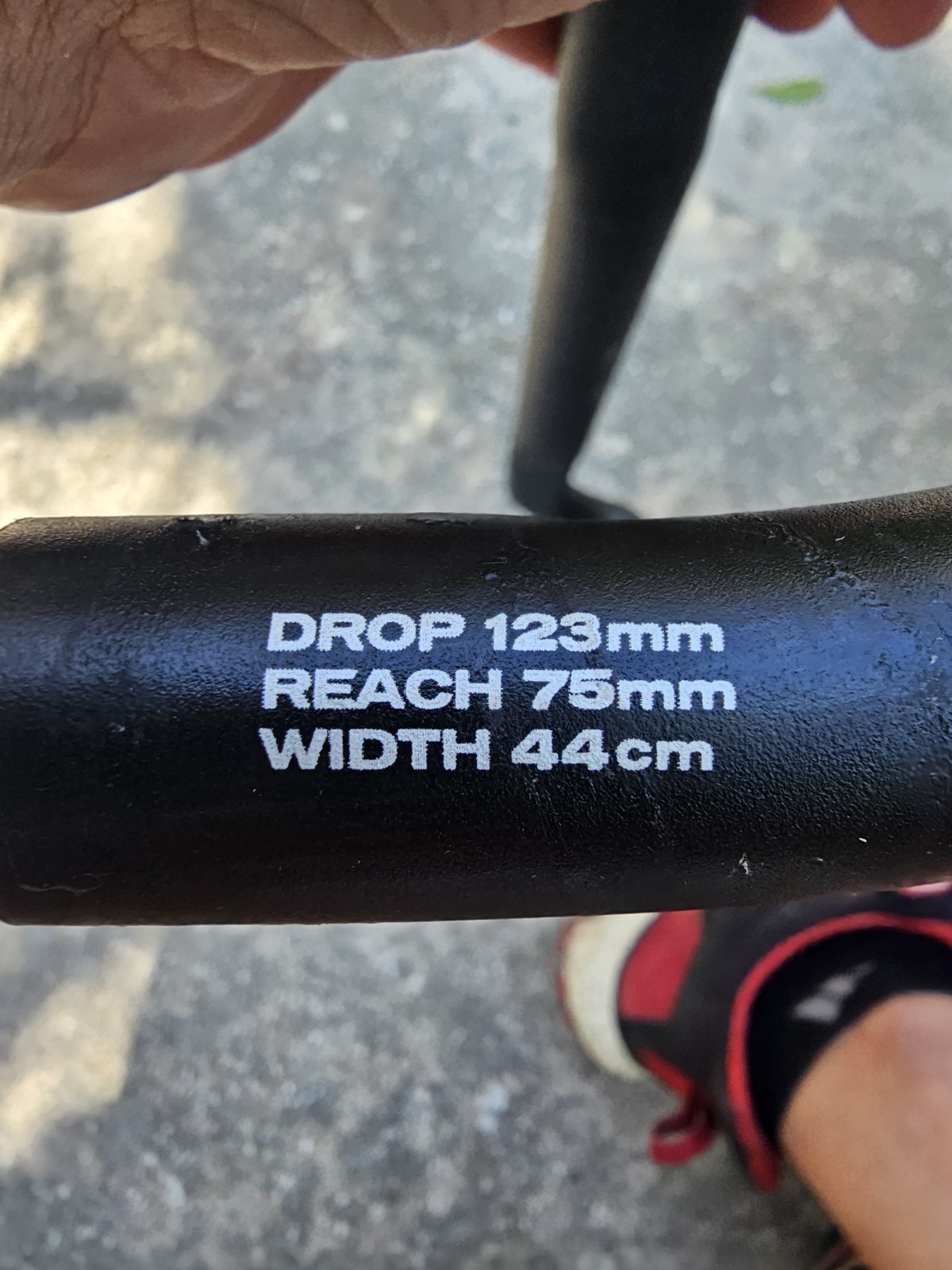 Specialized Shallow Bend AL-2014 Road Handlebar; 123mm drop,75mm reach,44cm wide