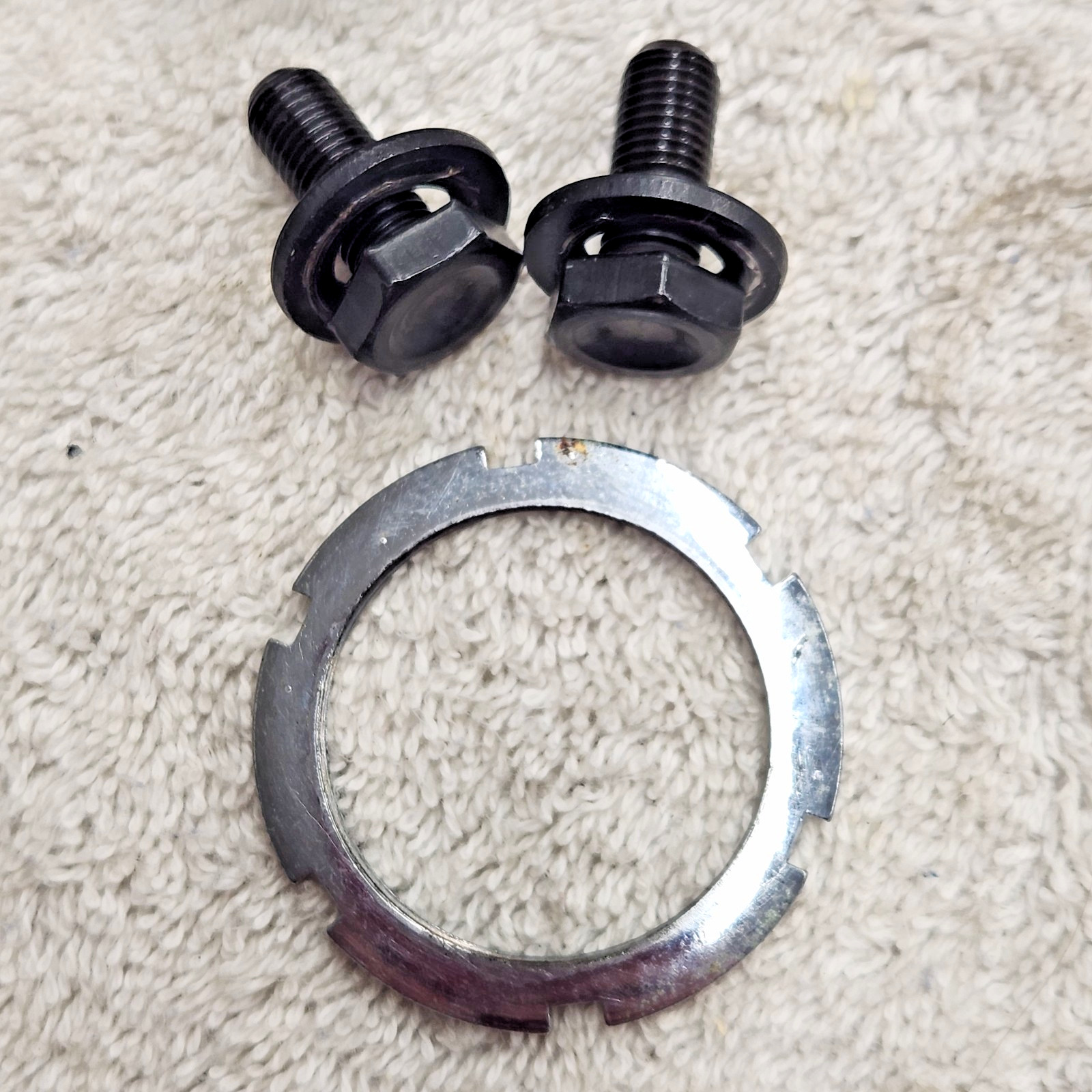 Hatta 1.37 x 24T Bottom Bracket Cups, bearings, locking ring, fixing bolts