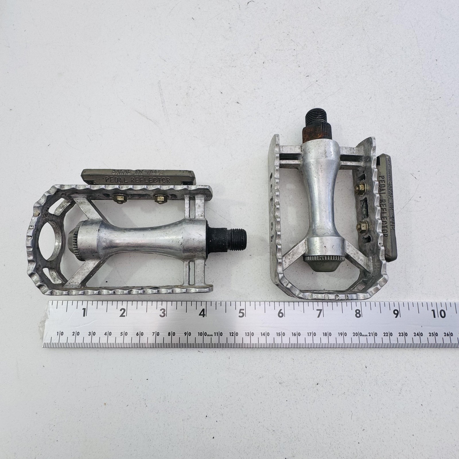Vintage Sakae RR-4002 Platform Bike Pedals Pair 9/16 in Silver Reflectors A81