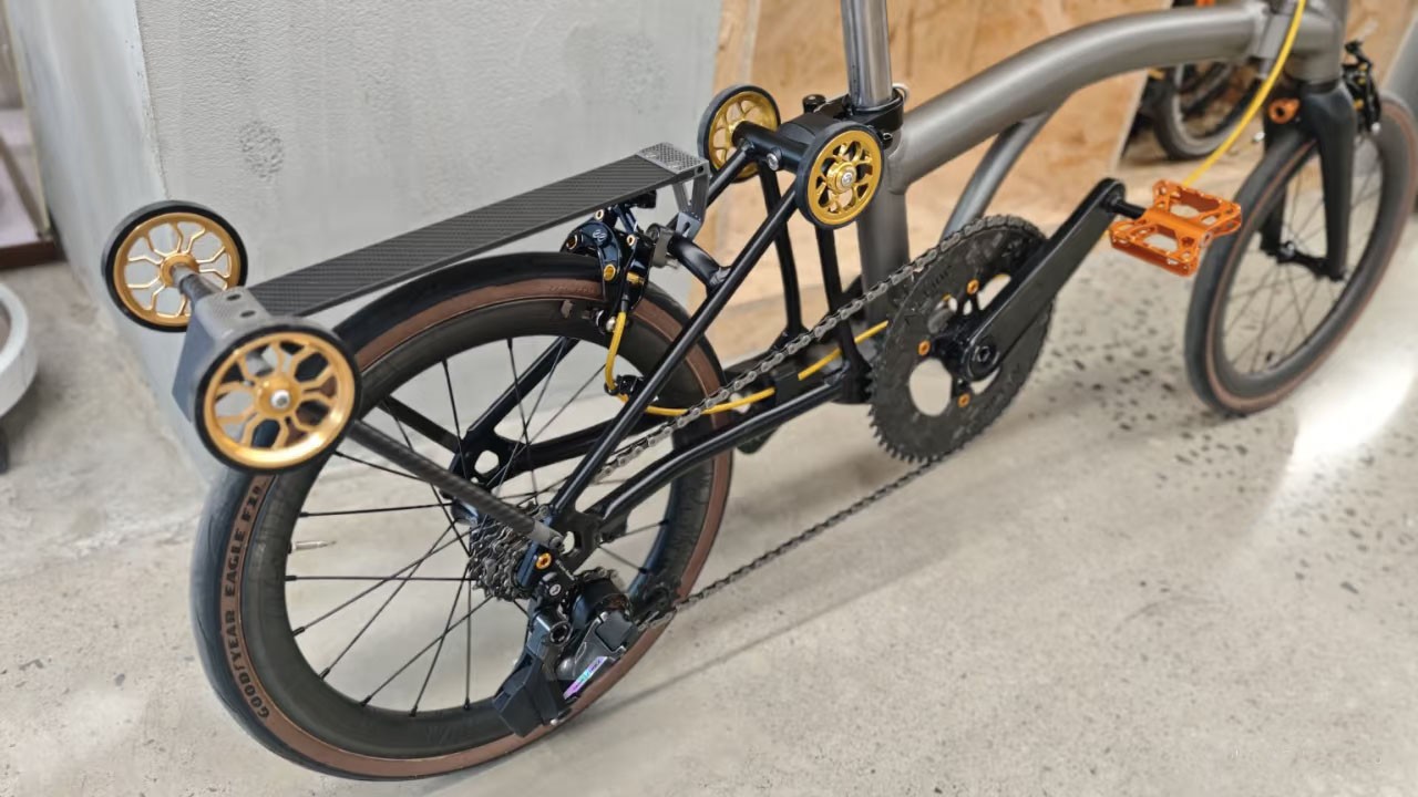 3D printed titanium carbon rack for Brompton ACPT line
