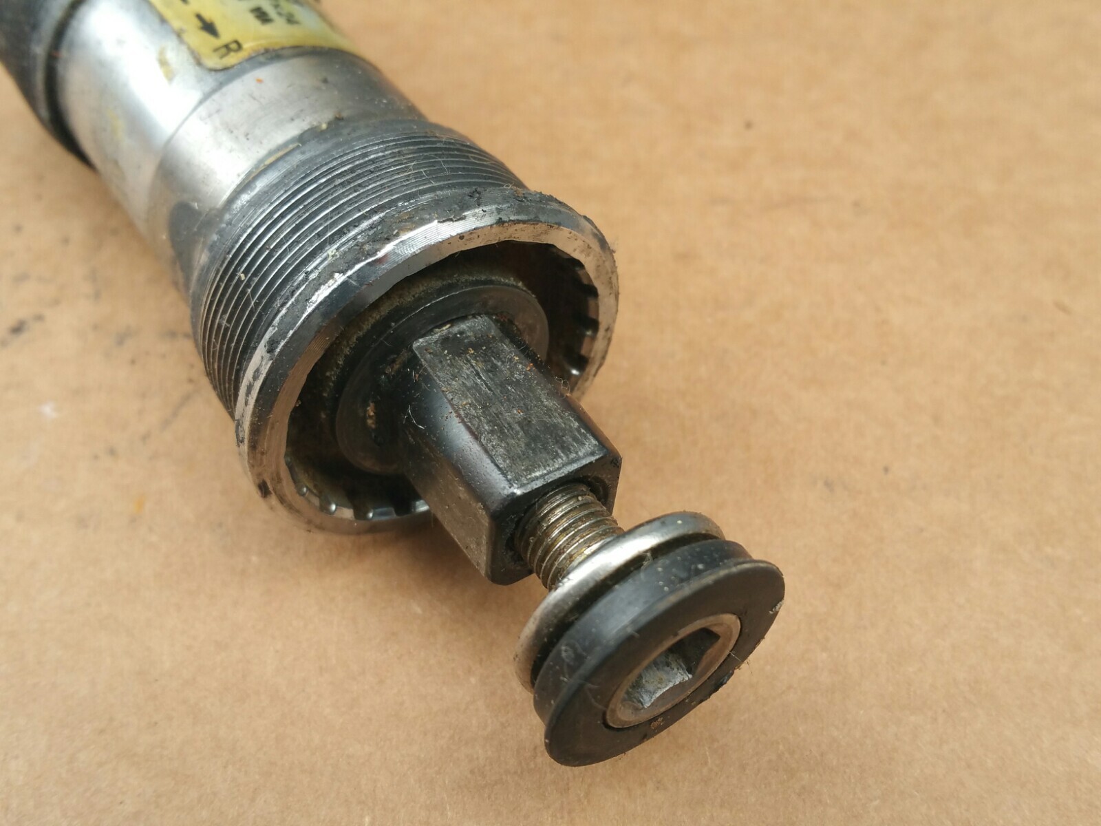 Shimano BB-UN52 Cartridge Bottom Bracket 73mm Shell 114mm Spindle made in Japan