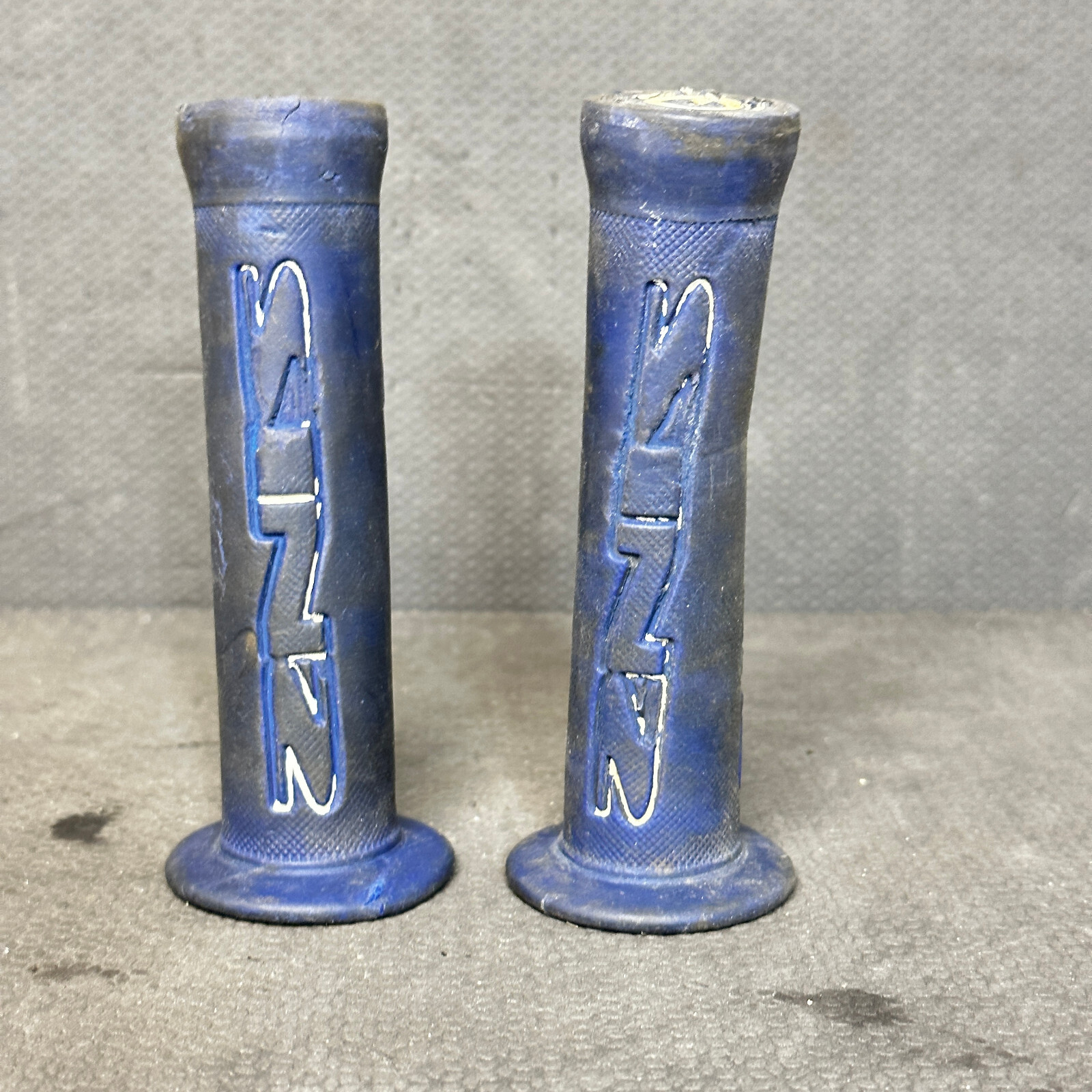 Vintage Sinz BMX Handlebar Grips Blue Slip On 5.25 in Flared Bicycle