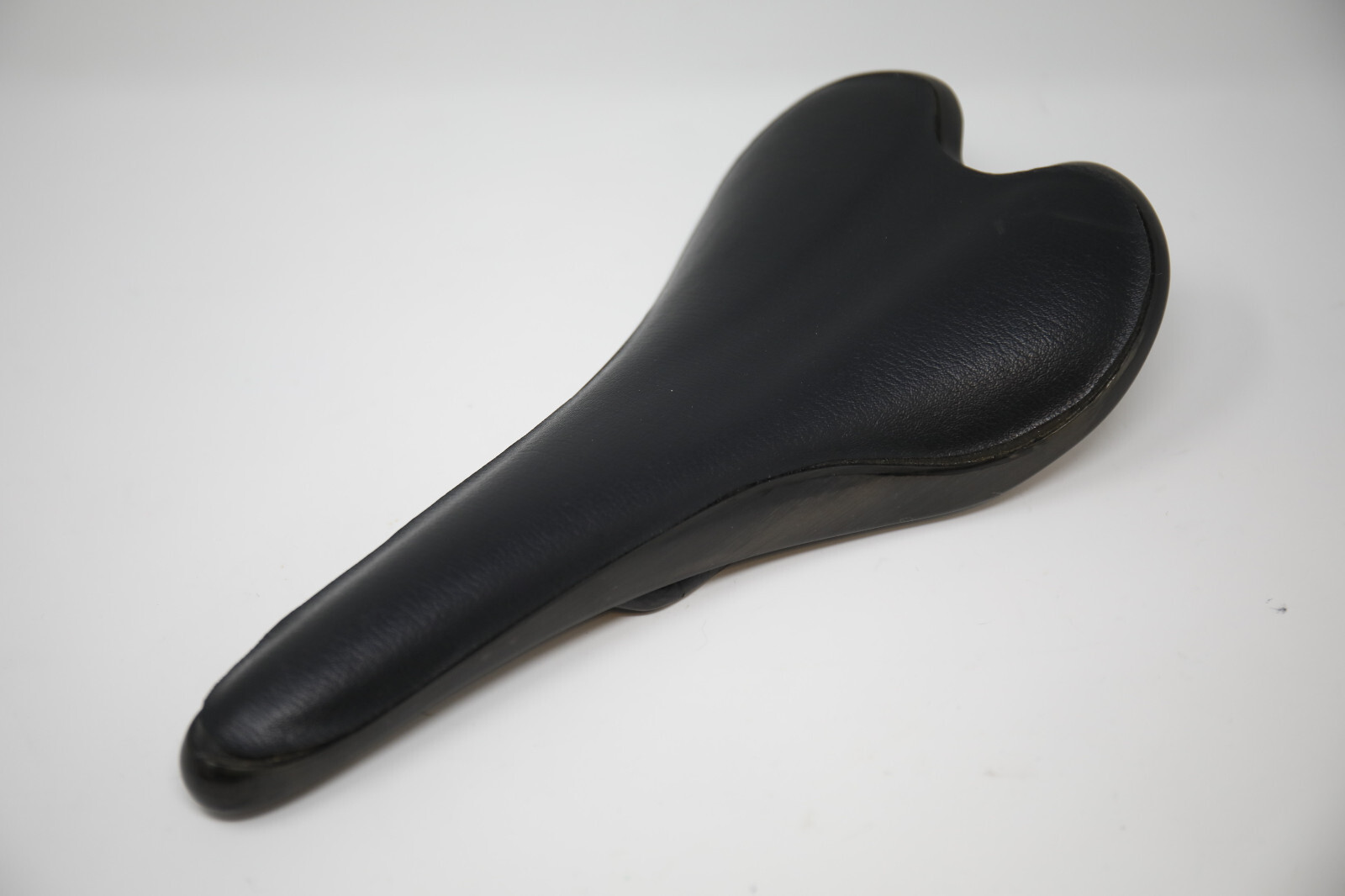 AX Lightness full carbon saddle leather cover – handmade