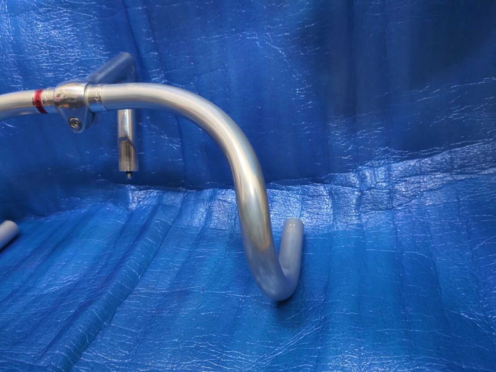 Nitto B123 Aluminium 370mm NJS Handlebar + Nitto Jaguar 110mm Alminium Stem