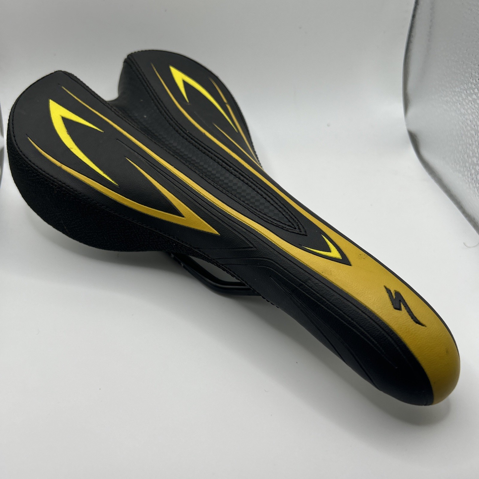 Specialized Saddle Seat VL-2130 Black And Mustard Yellow Used