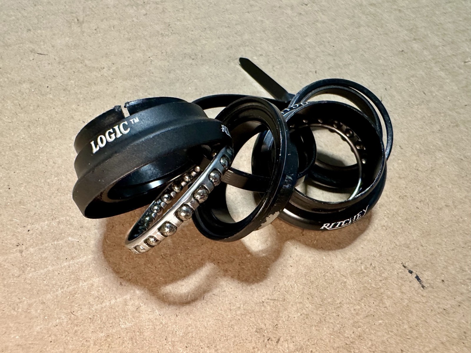 VINTAGE RITCHEY LOGIC HEADSET (FULL SET) 1 1/8″ THREADLESS BLACK BEAUTIFUL NICE!