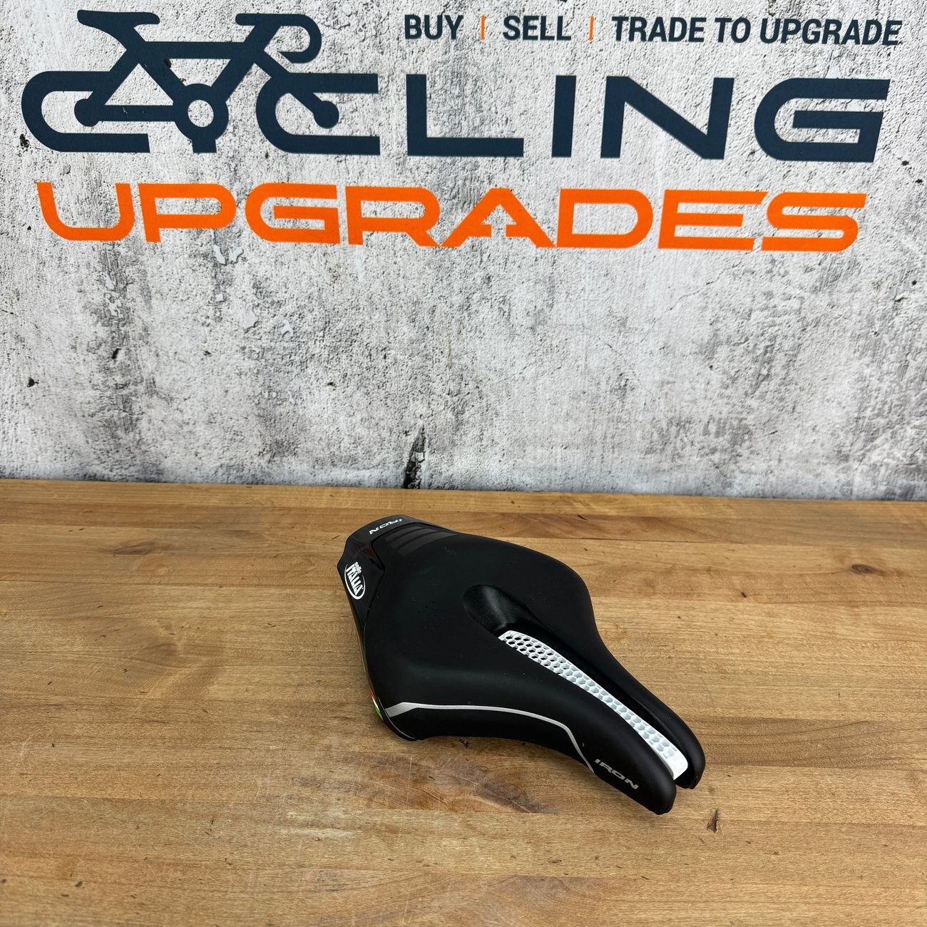 Selle Italia Iron 7x7mm Steel Rails Large 152mm Bike Saddle 293g