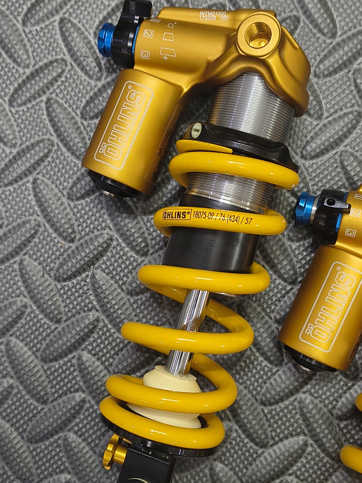 Ohlins TTX Coil Rear Shock 185x55mm Trunnion Damper/458/480/605lbs Coil Spring