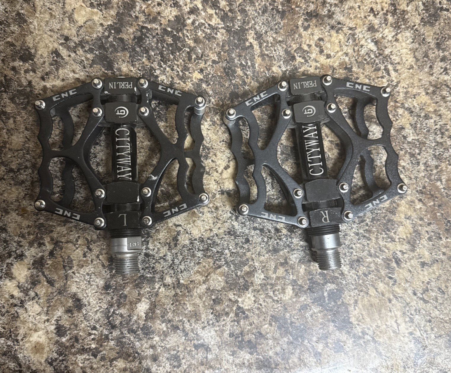CITYWAY CNC PLATFORM BIKE PEDALS-9/16″ THREAD-ALUMINUM BLACK LEFT AND RIGHT PAIR