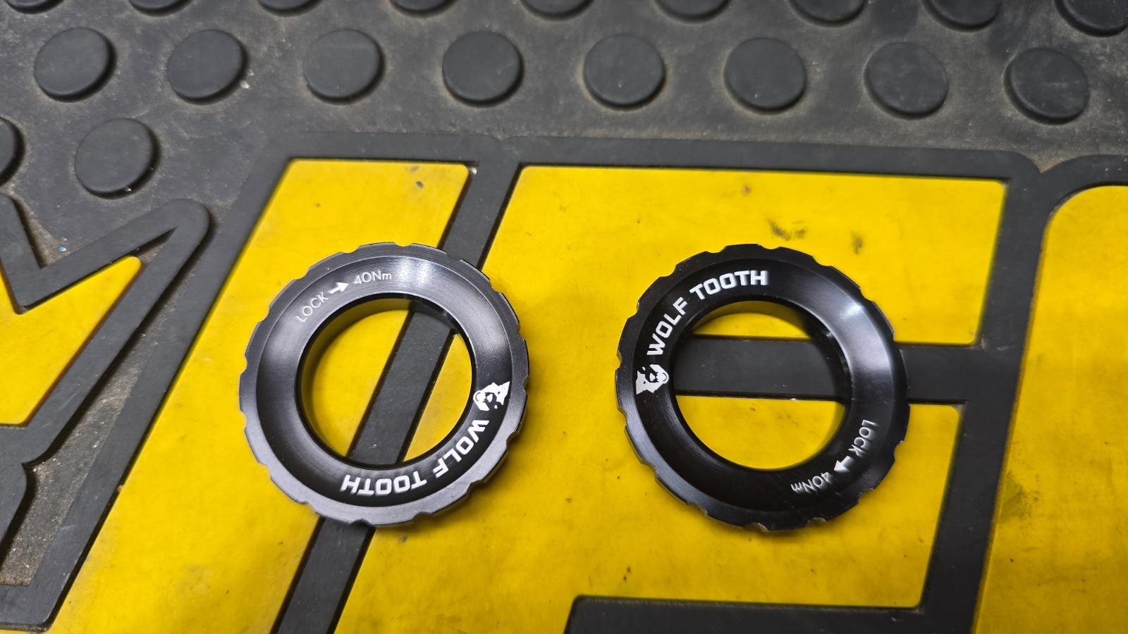 Pack of 2 Wolf Tooth CenterLock Rotor Lockring – Black