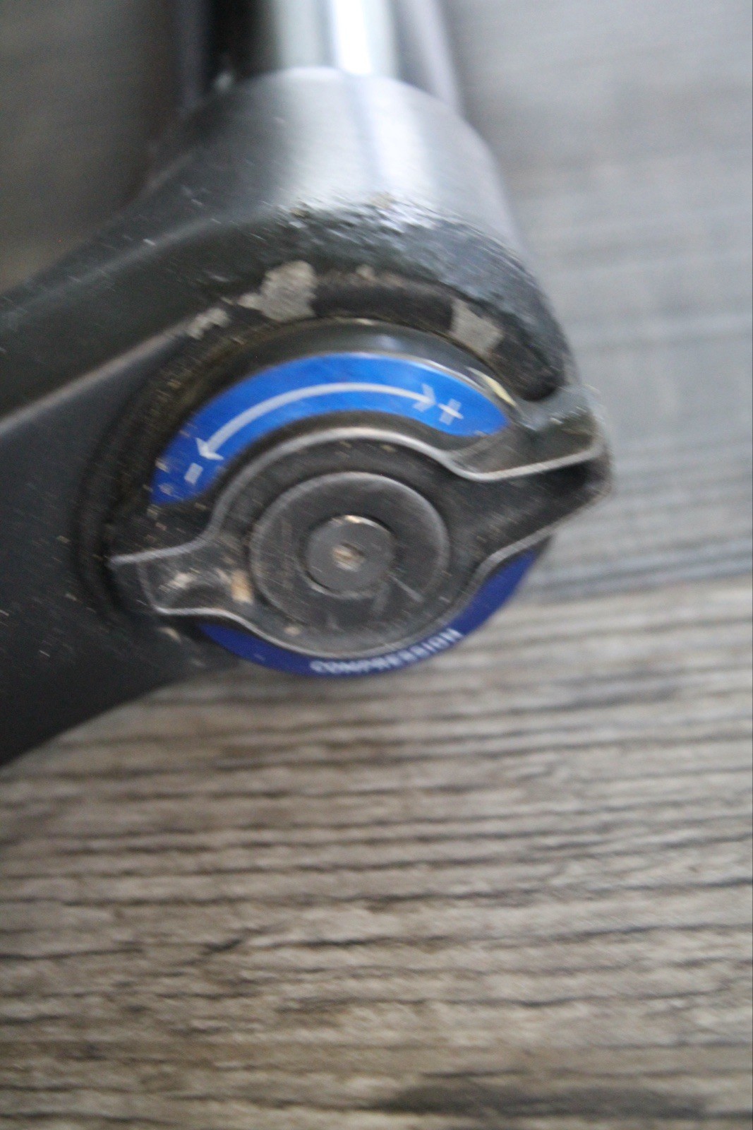 RockShox Yari 27.5in Fork 150mm Solo Air Lockout 1 1/8 Threadless boost