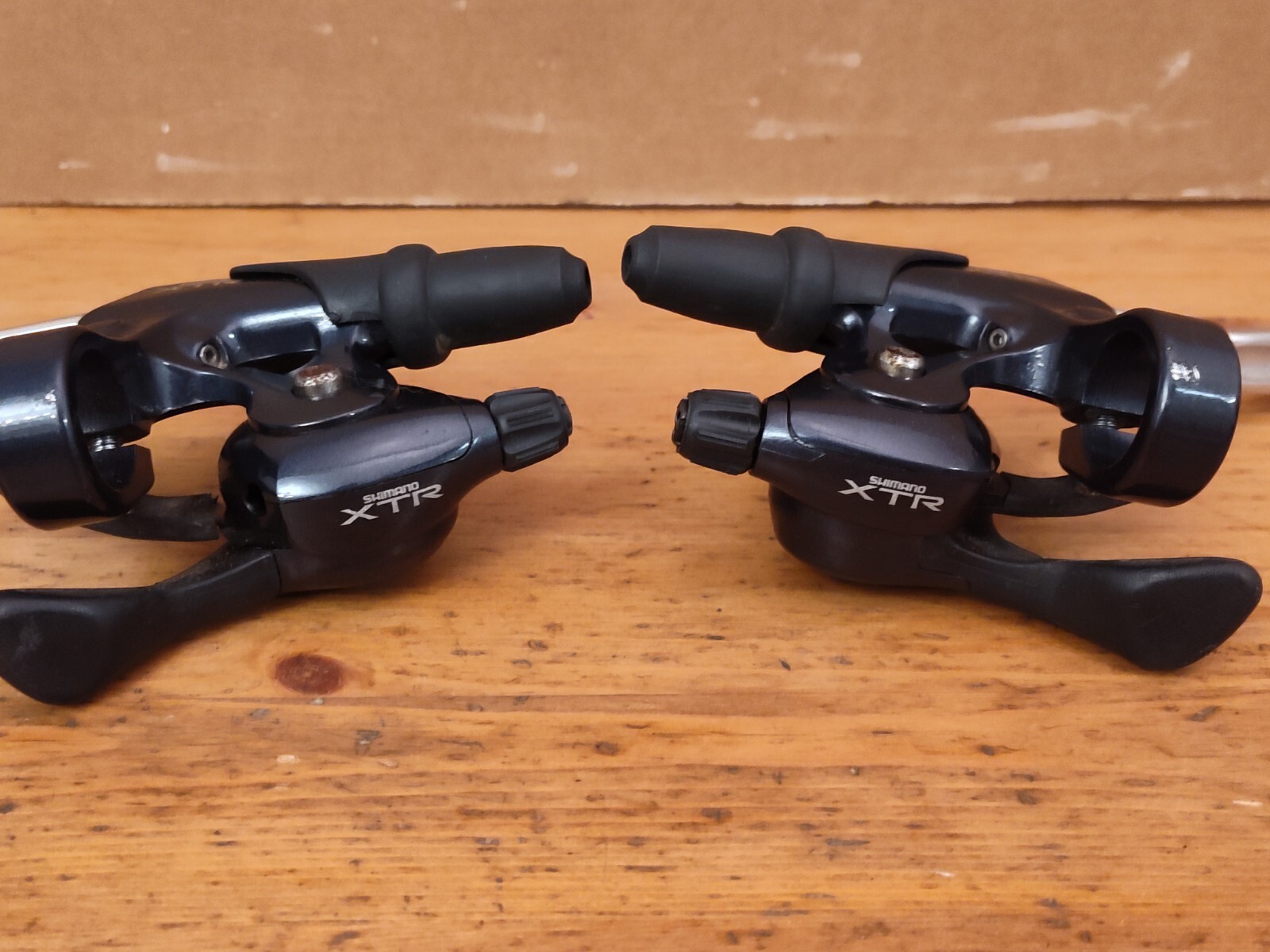 Shimano XTR m900 Shifters 3×8 And Integrated Brake Levers