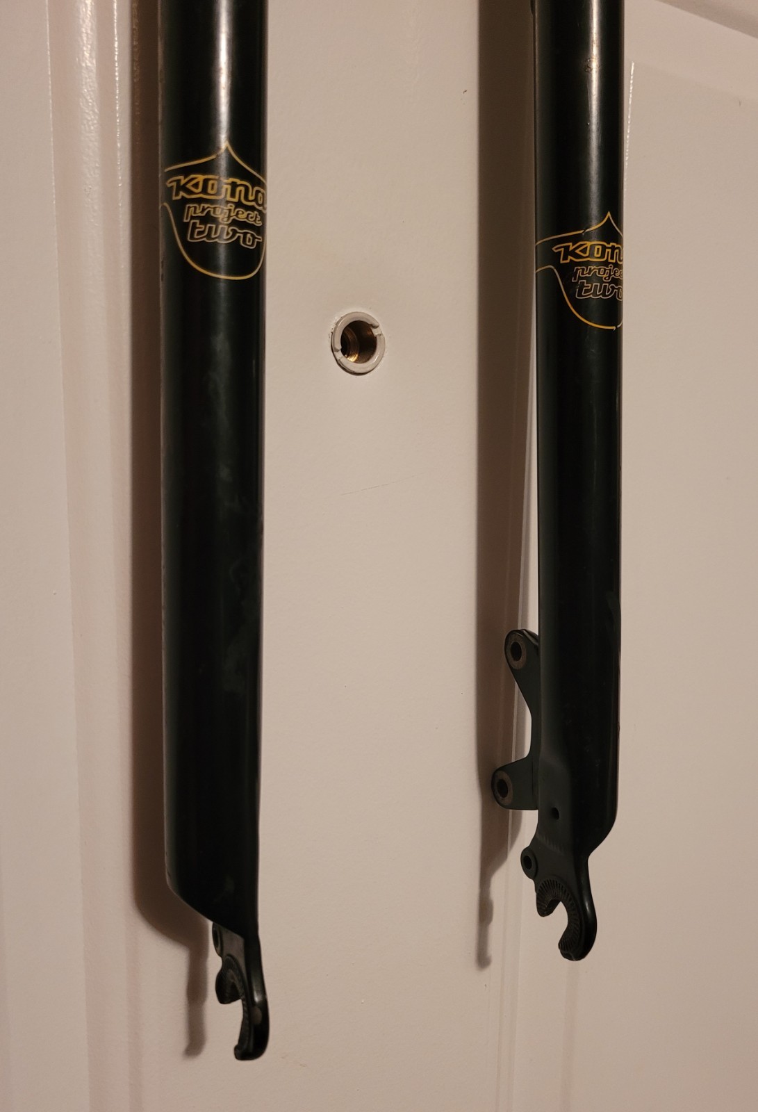 KONA PROJECT 2 RIGID FORK DISC BRAKE 1 and 1/8″ THREADLESS 9 INCHES LONG 700C