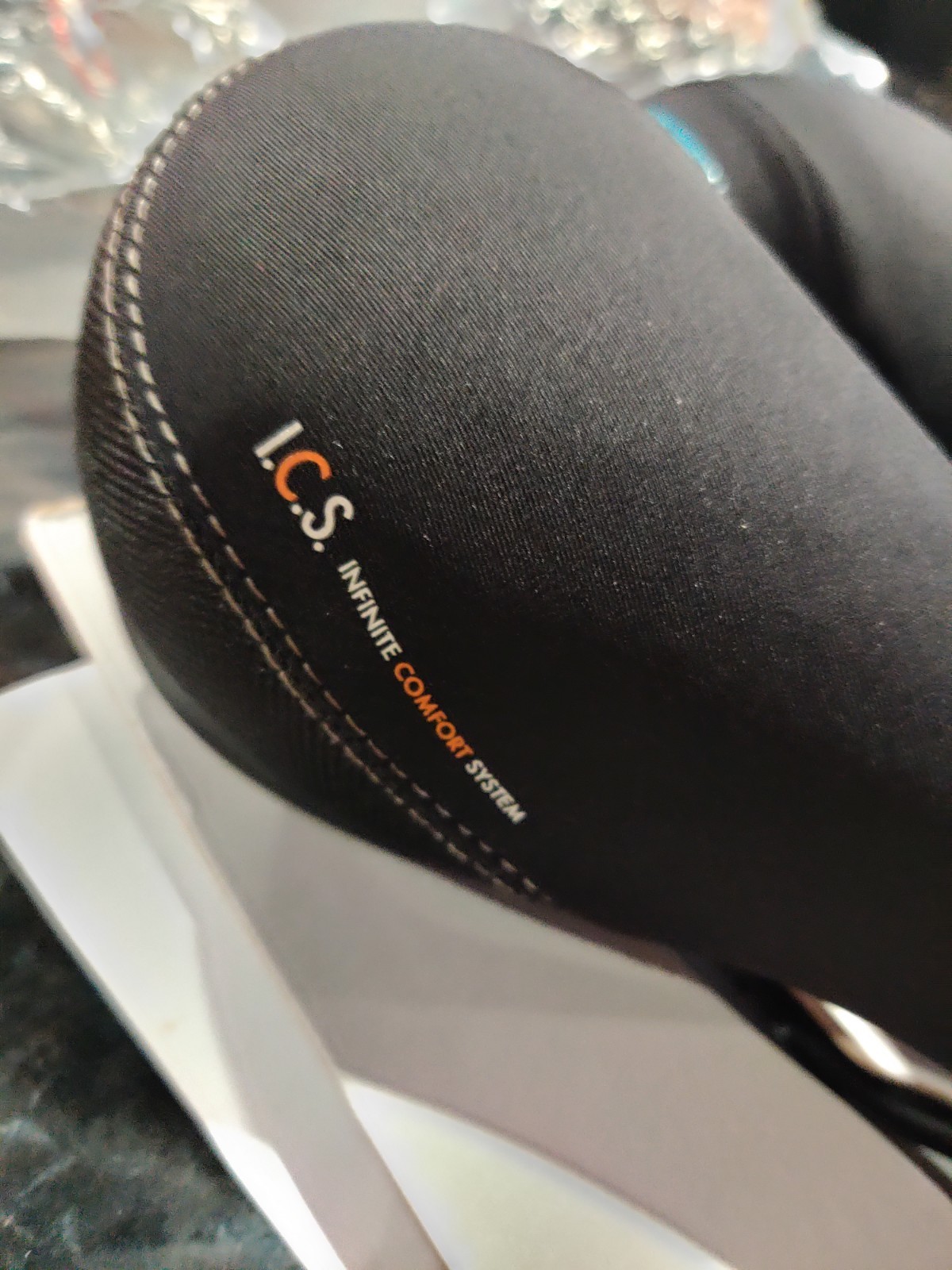 dual density gel saddle with cut out by Serfas women’s model DDM-CT